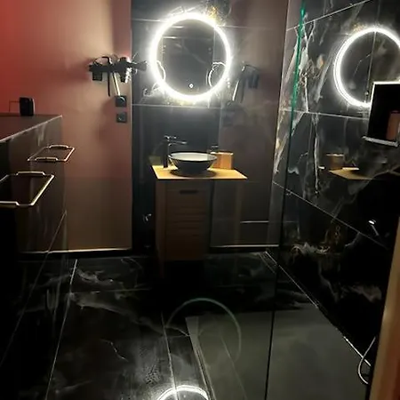 Lägenhet Romantique Room,salon Massage,mirroir,croix,parking