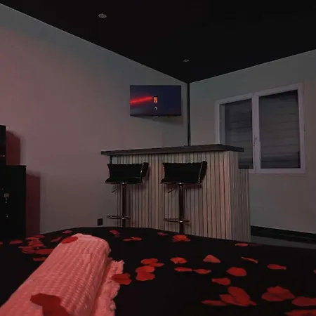 Appartement Romantique Room,balnéo,mirroir,parking *