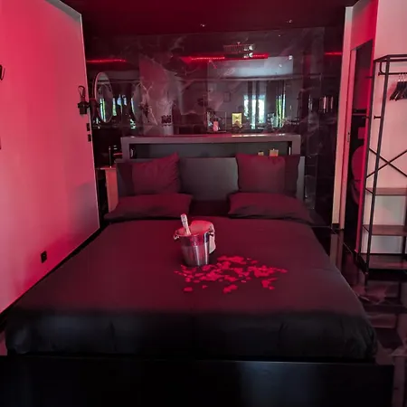 Romantique Room,salon Massage,mirroir,croix,parking Grenoble