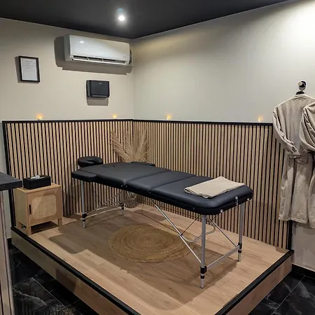 Romantique Room,salon Massage,mirroir,croix,parking