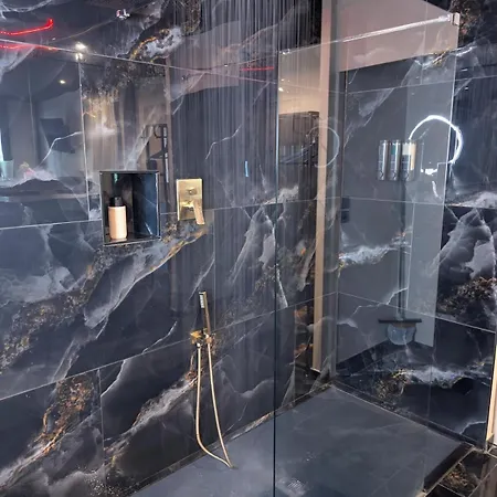 Romantique Room,salon Massage,mirroir,croix,parking Lägenhet *