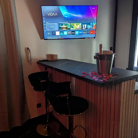 Romantique Room,salon Massage,mirroir,croix,parking *